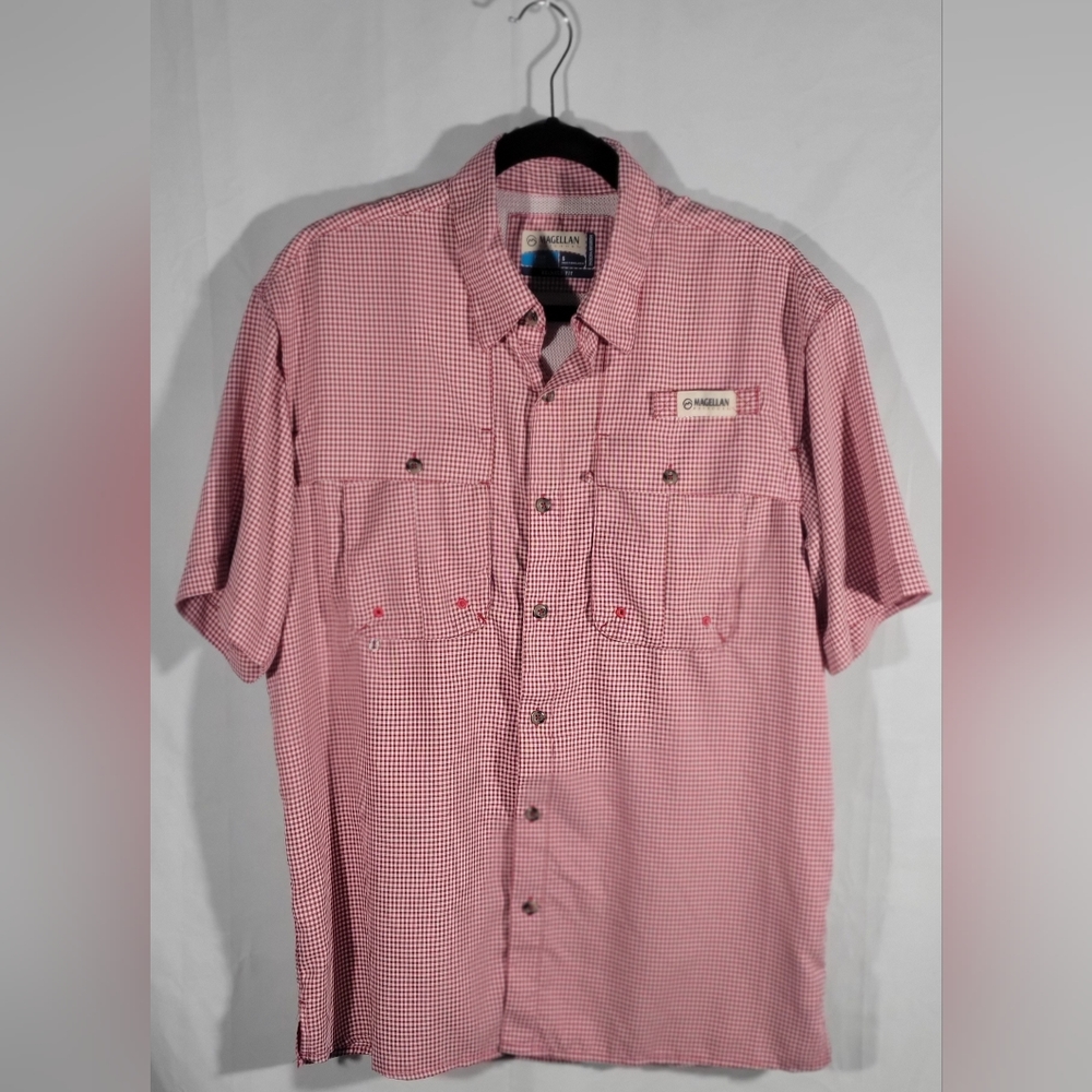 Magellan Outdoors Fish Gear Relaxed Fit size small red and white mini-checked